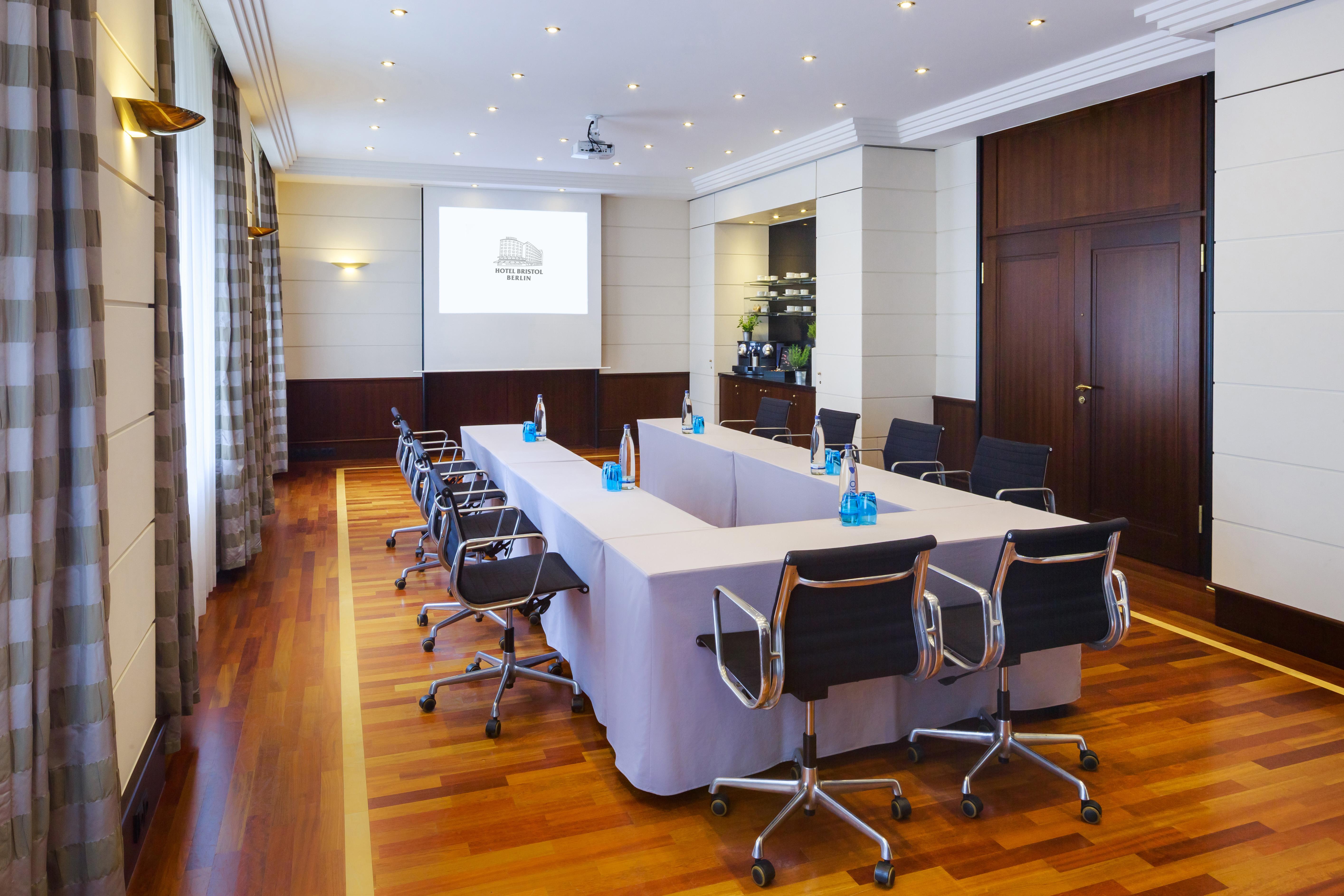 Hotel Bristol Berlin Exterior foto Meeting room